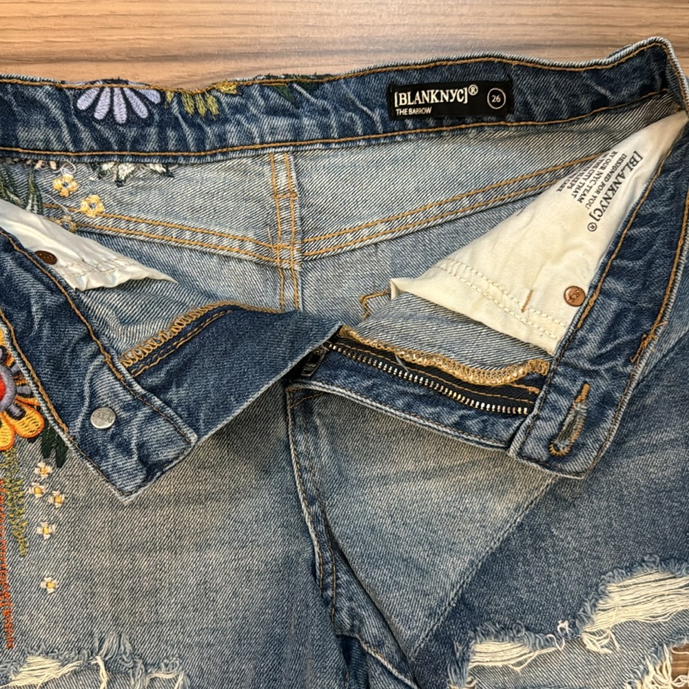 Blank NYC Embroidered Multicolored Floral The Barrow Blue Denim Zip Up Shorts 26 - Picture 8 of 15